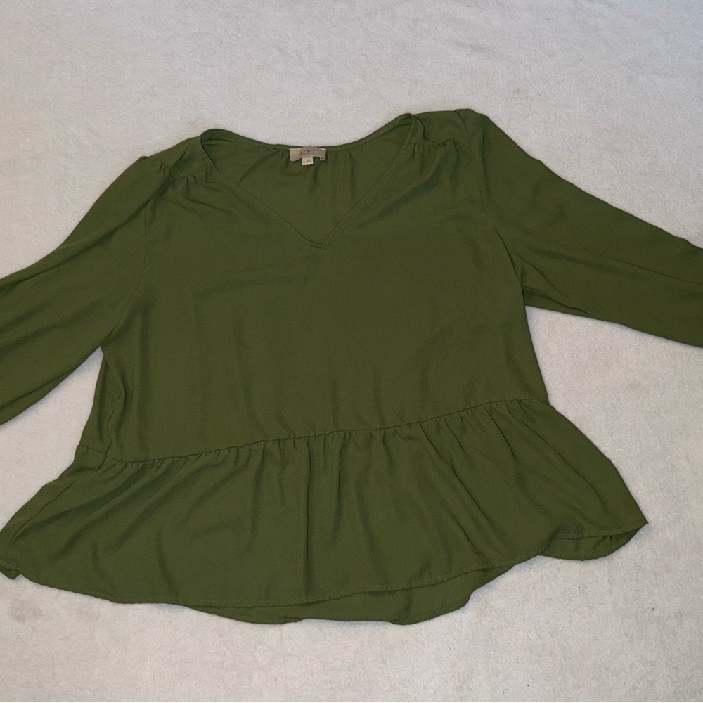 Loft Outlet Women's Olive Green Peplum V-Neck Top size XL